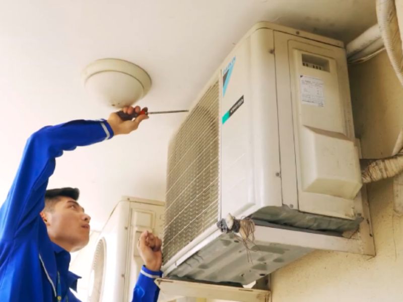 Quy Trình Sửa Máy Lạnh Chuyên Nghiệp Của Điện Máy Xanh