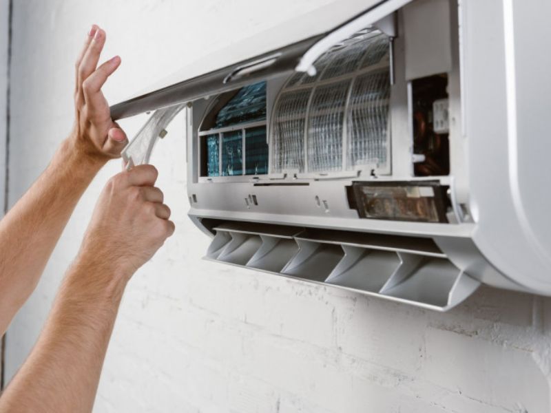Các Bước Thực Hiện Vệ Sinh Máy Lạnh Quận 8