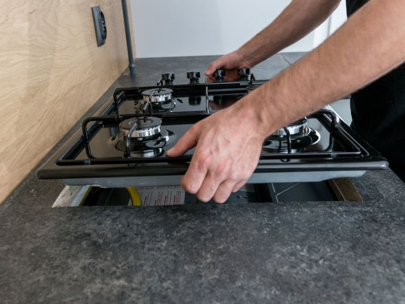 Các Sự Cố Bếp Từ Thường Gặp Và Quy Trình Sửa Chữa