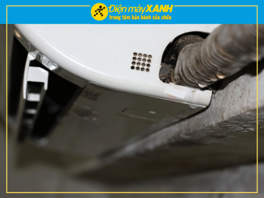 Tìm Hiểu Ngay Máy Lạnh Bị Bắn Nước